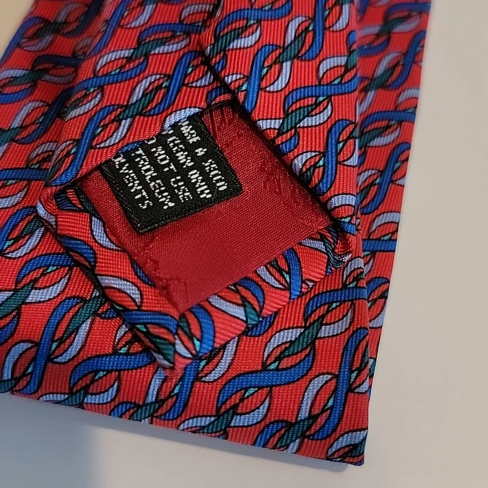 Gucci tie red blue chain print